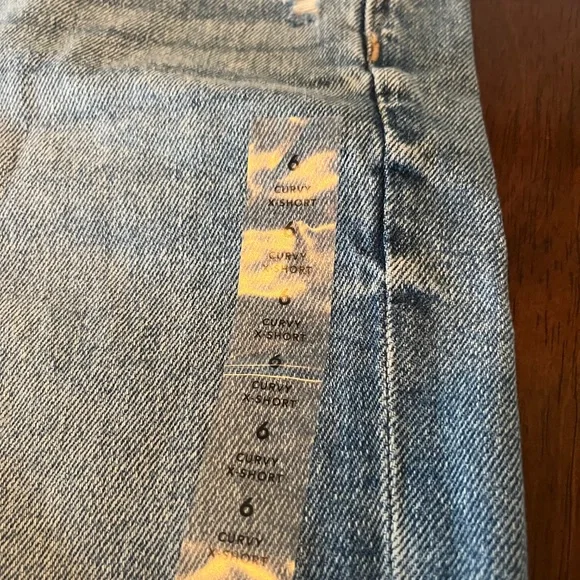 American Eagle Curvy super high rise jeans- size 6 extra short - Picture 2 of 3